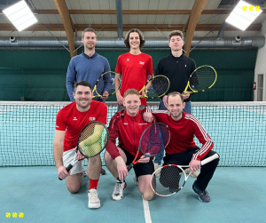 Das Herren-Meisterteam. Von hinten links: Daniel Schöner, Jakob Schwendenmann, Finn Sander. Von vorne links: Steffen Till, Andreas Lehmann, Markus Furtwengler.